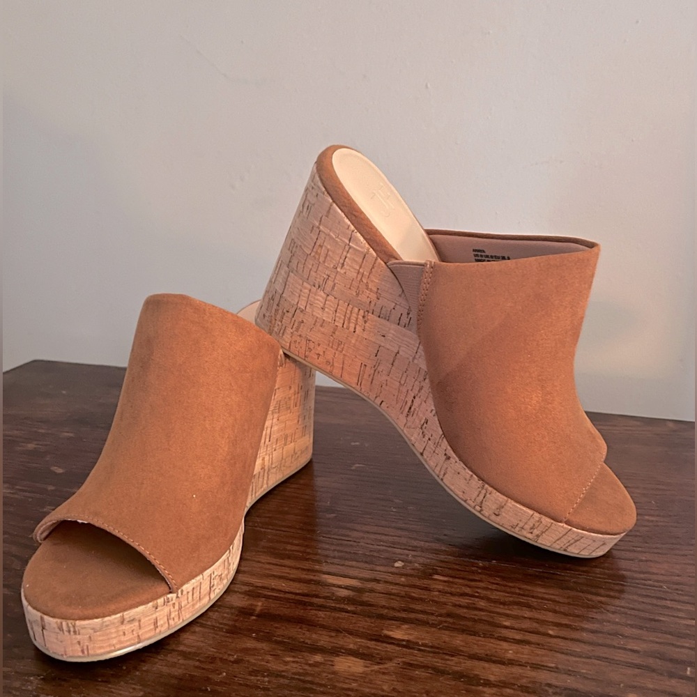 JUST FAB 
Open toed wedges    NWT
beautiful rust color